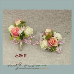 Flores decorativas 10 piezas DIY 2022 Pink Rose Corsagewrist Groomsman Artículo de boda Corsage and Wrist