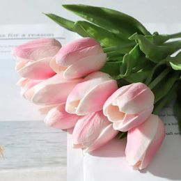 Fleurs décoratives 10pcs Fake Flower Simulation Pu Tulip Artificiel pour DIY MARDIAGE BOUQUET DÉCORATIONS PARTIE DÉCOR DE VIVANT MARIAGE