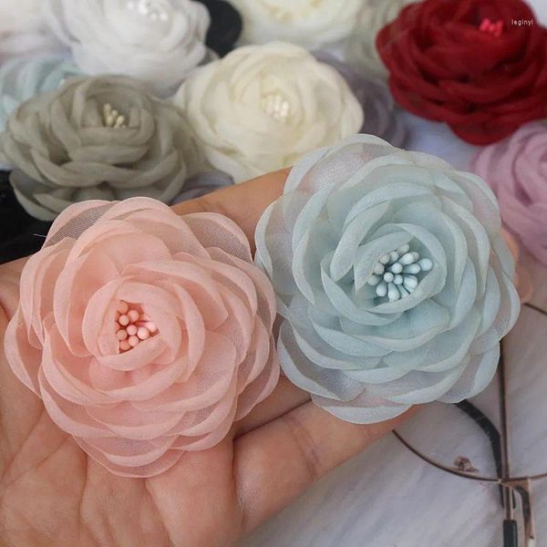 Fleurs décoratives 10 pièces/lot 5.5CM 3D Organza mousseline de soie tissu Cored fleur de Rose artificielle pour robe de mariée chapeaux décoration bricolage couture