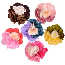 Fleurs décoratives 10pcs / lot 6cm faites à la main 3 couleurs Burned Edge Satin Rose Tissu artificiel pour chapeaux Decoration Robe Accessoires de cheveux