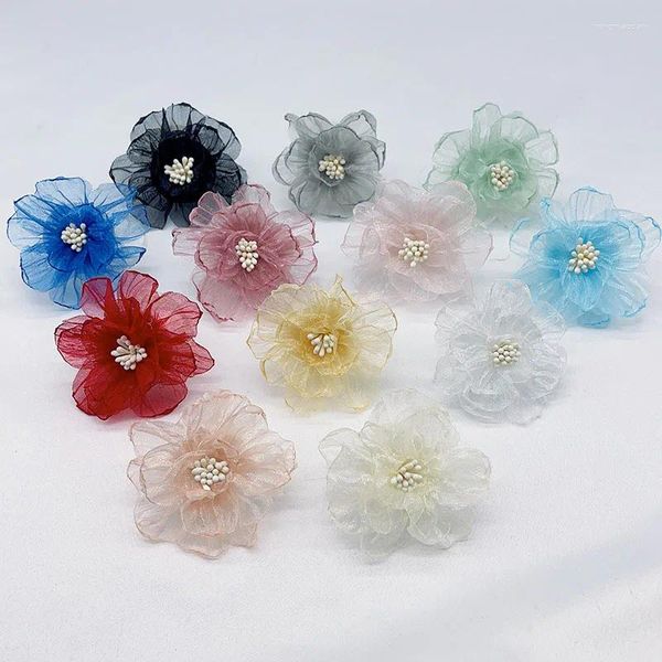 Flores decorativas 10 piezas/lote 6 cm Garabalización hecha a mano Organza Rose Cored de flores artificiales Cabeza para vestidos de novia Decoración de sombreros