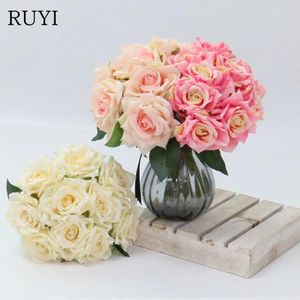 Fleurs décoratives 10pcs / lot bouquet artificiel rose real touch faux pour le mariage des mains nuptiales tienant la fête de la Saint-Valentin décor