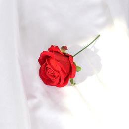 Fleurs décoratives 10 Pcs/Lot romantique rouge flanelle Rose artificielle pour la maison mariage saint valentin boîte-cadeau décoration murale fausse fleur