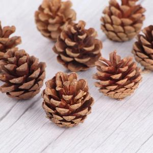 Fleurs décoratives 10pcs Nux de pin naturel artificiels pour le mariage décoration de Noël accessoires de guirlande de bricolage