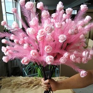 Decoratieve Bloemen 10 Stuks PE Foam Rose Witte Veer Kunstmatige Boeket Europese Stijl Bruiloft Road Lead Party Desktop Decoratie Nep Rozen