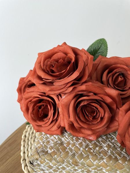 Flores decorativas 10 Uds rosa de seda naranja óxido con tallo largo 45cm rosas artificiales al por mayor para la decoración de la fiesta del hogar de la boda