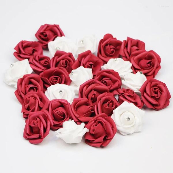 Flores decorativas 10 piezas blancas con espuma de perforación artificial y 20 piezas cabezas de rosa de rosa dio artesanías de boda en el hogar decoración de la fiesta de bodas