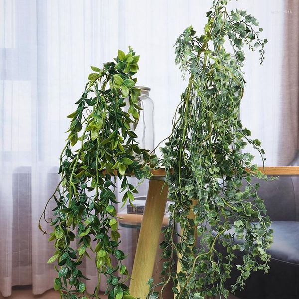 Flores decorativas de 110 cm de largo, hojas de eucalipto artificiales, plantas colgantes de pared de plástico de ratán, rama de árbol falso de vid de rosa blanca para el hogar