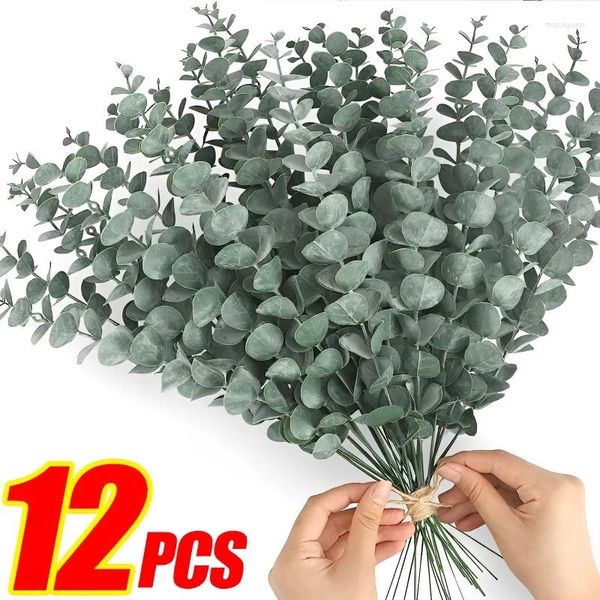 Fleurs décoratives 12 / 10pcs Eucalyptus Feuilles Branche Branche Plantes en plastique artificielles Green Tides Mariage Faux faux gâteau décor DIY