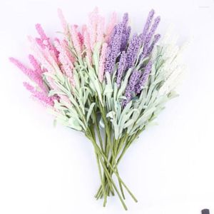 Decoratieve bloemen 12 koppen/boeket romantische provence kunstmatige bloem paars lavendel boeket met groene bladeren voor huisfeestdecoraties