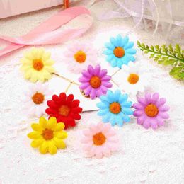 Decoratieve bloemen 150 stuks Daisy Haarclips Kunstmatige Zonnebloemen Hoofden Realistisch Handmatig Kunstzijde Doek Nep Madeliefjes Ambacht Klein