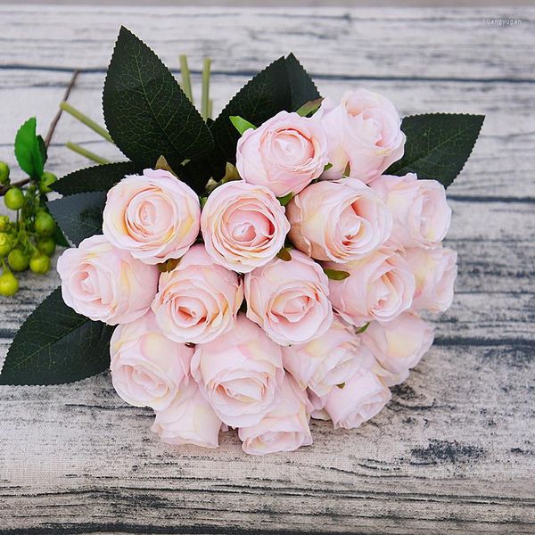 Fleurs décoratives 18pcs / lot Rose Rose Rouge Artificielle Pour La Décoration De Fête À La Maison Faux Bouquet De Mariage De Noël