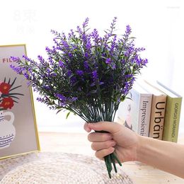 Decoratieve bloemen 1Bundle kunstmatige lavendel romantische provence plastic bruiloft vaas voor huisdecoratie graan kerstnemplant