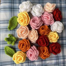 Flores decorativas 1 pieza hermosa flor de punto de lana tejida a mano de ganchillo adorno de cabeza de rosa DIY broche sombreros accesorios de ropa desgaste