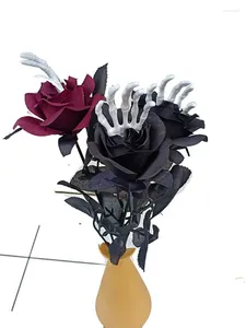 Fleurs décoratives 1pc fleur artificielle de rose noire gothique avec os à main bouquet maison halloween décoration horreur faux