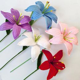 Flores decorativas 1 pieza Flor de punto hecha a mano lirio simulado Crochet Artificial falso DIY mesa para el hogar Festival decorar regalo para niñas