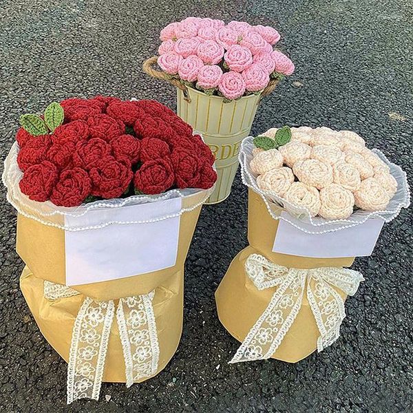 Fleurs décoratives 1pc Tricoting Fleur Rose Faux Single SIMULATION Bouquet Crochet Tripotant à main Tableau d'accueil Décorer les cadeaux d'accessoires de mariage