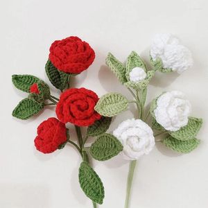 Fleurs décoratives 1PC ornement de fête de mariage Crochet multi-têtes Rose fleur artificielle main Bouquet fil à la main fête des mères petite amie