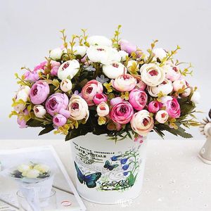 Fleurs décoratives 1pceuropéen rétro rétro petit thé artificiel rose simulation bouquet de haute qualité de mariage de haute qualité décoration de fête de fleurs