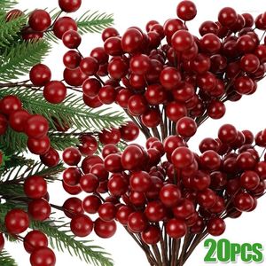 Decoratieve bloemen 2-20PCS Artificial Holly Berry Branches Kerstmis nep rode bessen stengel diy ambacht