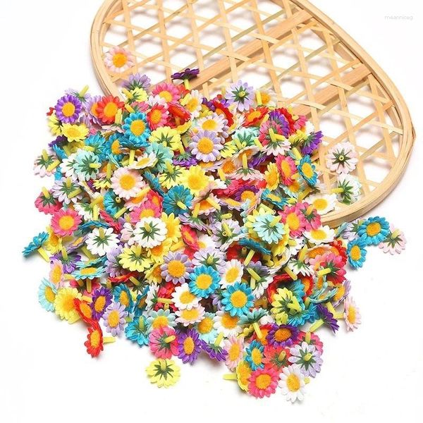 Fleurs décoratives 2023 100pcs / sac 4cm mini coupe marguerite tournesol accessoires artificiels maison couronne de mariage décoration petit style frais