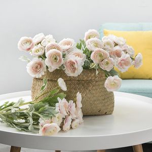 Flores decorativas 2023 Hermosa Inglaterra artificial Ranunculus Asiaticus Flores de seda rosa para la decoración de la mesa del hogar 3 cabezas de flores falsas
