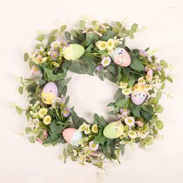Decoratieve bloemen 2023 Leer Easter Egg krans met kunstmatige wilde en groene bladeren voordeur 45 cm
