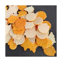 Flores decorativas 2024 Lindas galletas de Navidad de resina Cabuchones de espalda plana Mini Adjudios de Alimentos Decoración de Teléfono Artillas Cabello de cabello de bricolaje