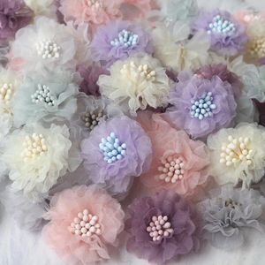 Decoratieve bloemen 20 stks 3,5 cm kleine chiffon multilayer stof gekorde madeliefje voor doe -het -zelf haaraccessoires hoeden hoofdband trouwjurk decoratie