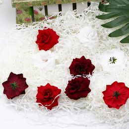 Fleurs décoratives 20pcs 4,8 cm Velvet Rose Simulation Tête de fleur pour le corsage de robe de décoration de mariage de bricolage