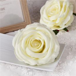 Fleurs décoratives 20 pièces 9CM têtes de roses artificielles décoration de fête en soie Bouquet mural de mariage Roses blanches