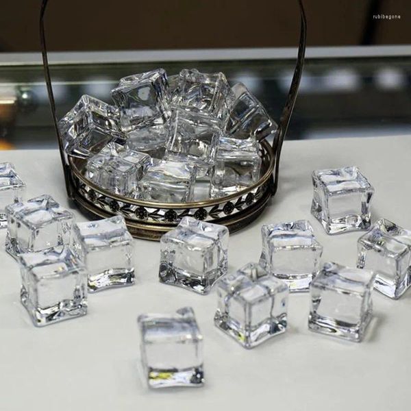 Flores decorativas 20 piezas de hielo artificial cubitos acrílicos granos falsos para bar de bodas decoraciones de cerveza accesorios bebidas pogencias accesorios