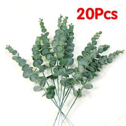 Fleurs décoratives 20pcs Simulation verte Eucalipto Single Artificiel Eucalyptus Leaf Plantes pour le shoot de mariage Prop