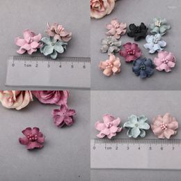 Flores decorativas 20 unids/lote Mini flor de pelo de terciopelo con estambre para niños accesorios diademas de tela Diy