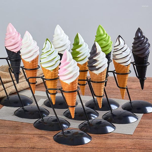 Flores decorativas 21 CM Simulado DIY Luz Plástico Falso Cono de helado Modelo Realista Seguro Pograph Forma Props Alimentos Juguetes para niños Lotus