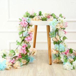 Fleurs décoratives 220cm 17 têtes Vinée de fleur de cerise de soie artificielle pour décoration de mariage à la maison DIY Garland Arc arc couronne de fausses plantes