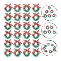 Fleurs décoratives 24 PCS Couronnes rouges Porte d'entrée Christmas Ornement suspendu Sisal Tree Miniature Paysage Décoration Silk Garland Green