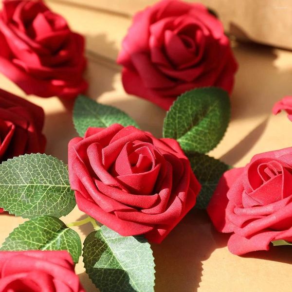 Fleurs décoratives 25pcs feuilles de roses artificielles fausse tête de fleur en mousse avec boîte en papier kraft table décor de mariage fournitures de la Saint-Valentin