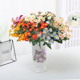 Fleurs décoratives 28 têtes Simulate Flower Daisy Multicolors de haute qualité Chrysanthemum Faux Office Décoration de maison de mariage