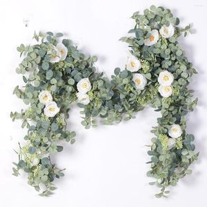 Decoratieve bloemen 2m kunstmatige eucalyptus slinger met witte rozen wijnstok groen planten voor trouwkamer muur feestje decor