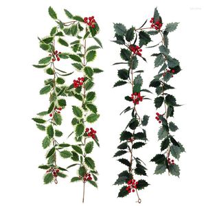 Flores decorativas 2m Hojas de acebo artificial Bayas rojas Vine Christmas Rattan Diy Garland Navidad Ornamentos colgantes Decoración del hogar