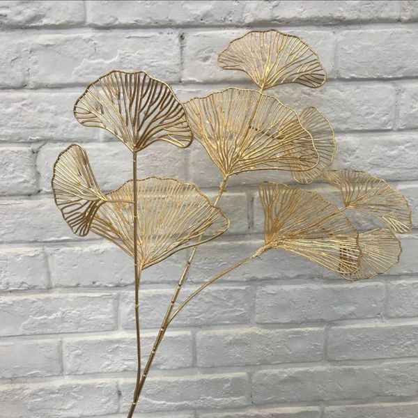 Fleurs décoratives 2pcs L'imitation Golden Flower Ginkgo Leaf Plastic Wood Festival Decoration Wholesale