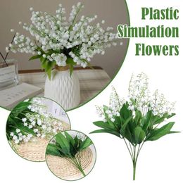 Fleurs décoratives 2pcs blanc artificiel en plastique artificiel Lily de la table de décoration de mariage de la vallée Bouquet Plant Fake Centorpiece