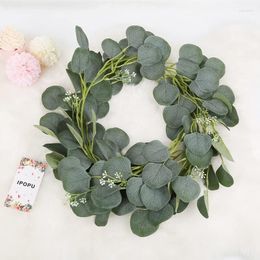 Decoratieve bloemen 3 Pack Faux Eucalyptus Bladeren Garland wijnstokken 6.5ft Groenen voor bruiloft Feestelijke feestdecoratie Patio arrangementen