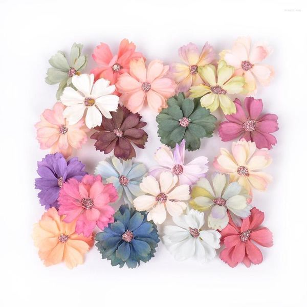 Flores decorativas 30/50 Uds 4,5 cm Margarita de seda Artificial para decoración de boda en casa DIY caja de regalo con corona álbum de recortes flor falsa de pared