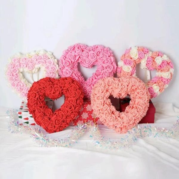 Fleurs décoratives 30 cm Couronne de valentines pour la porte d'entrée en forme de coeur artificielle de la rose de rose Garland Garland accessoires de mariage