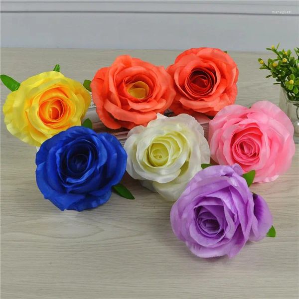 Flores decorativas 30 piezas 8 cm de seda artificial rosa boda de boda cabeza cabello guirnalda corsage road plroved pared tela falso