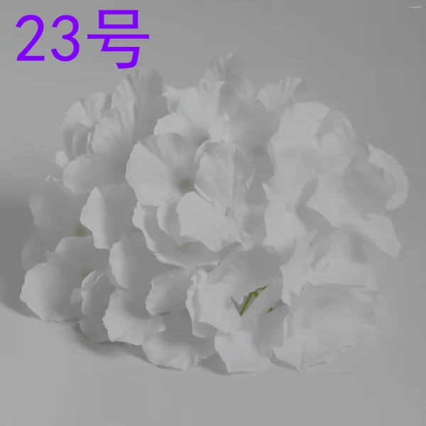 Fleurs décoratives 30pcs Hortensia artificiel Head de fleur de soie 27 pétales de mariage de mariage fête célébration imitation décoration en laine