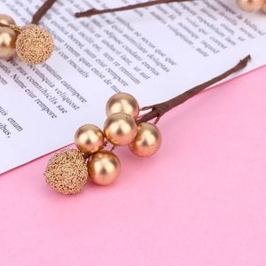 Decoratieve bloemen 30 stks gouden 6 kralen kunstmatige delicate bessen stengels levensechte picks decor bloemboeket bead diy kerstdecoraties