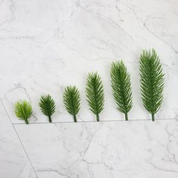 Decoratieve bloemen 30 stcs Simulatie Plant Pine Naald Kerst Tree Decoratie Plastic gras Bouquet Diy Decor Greeny Garden Outdoor